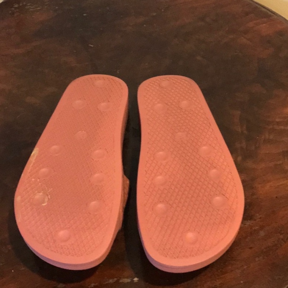 Adidas muted pink slides size 9 worn 1 time like new - Picture 4 of 4
